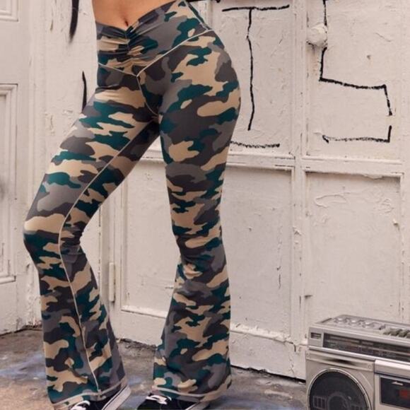NEW Aerie Offline Real Me Green Camo Ruched Flare Leg - Picture 1 of 8